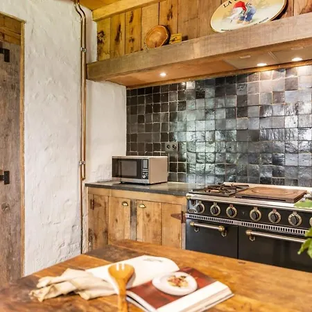 Huswell - Authentic Vacation 'de Blauwe Kroon' Holiday home